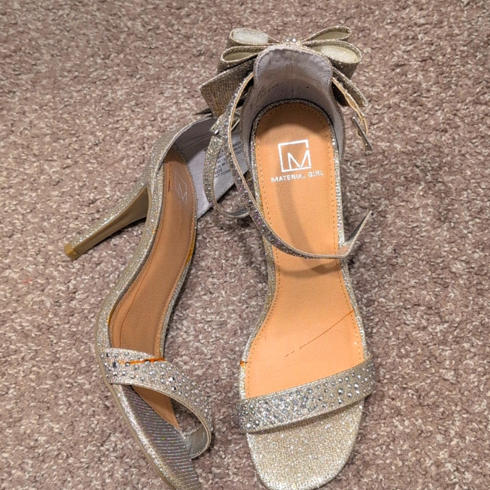 Women's shining silver size 9 heel